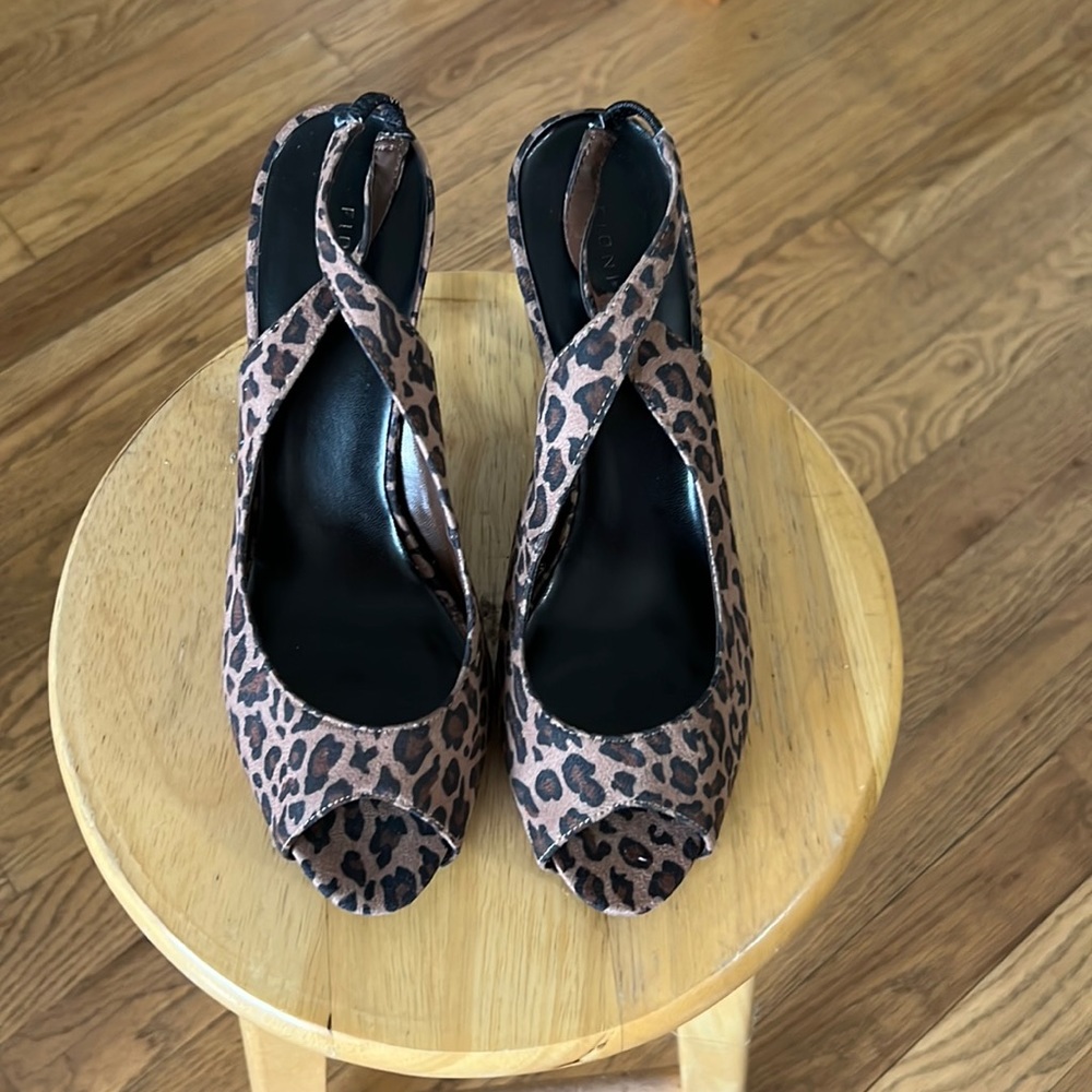 Fioni leopard platform slingback peep toe shoes in size 9.5